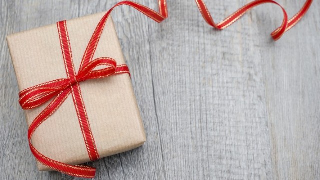 Our guide to giving holiday gifts that maintain a birth parent connection.